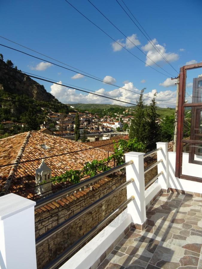 Guesthouse Riverside Berat Bagian luar foto