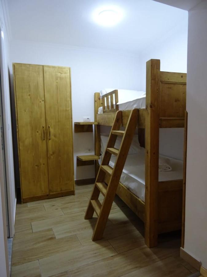 Guesthouse Riverside Berat Bagian luar foto