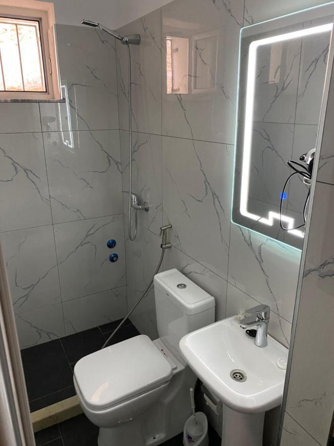Guesthouse Riverside Berat Bagian luar foto