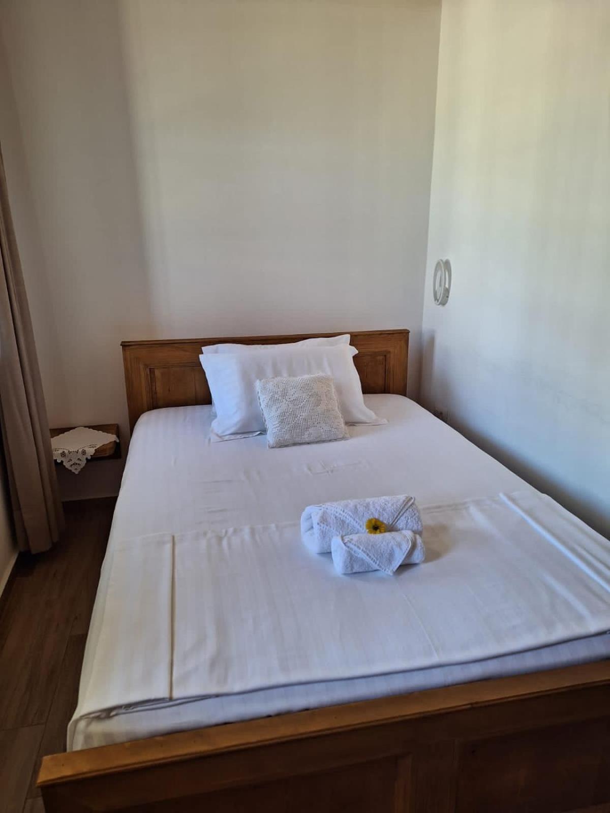 Guesthouse Riverside Berat Bagian luar foto